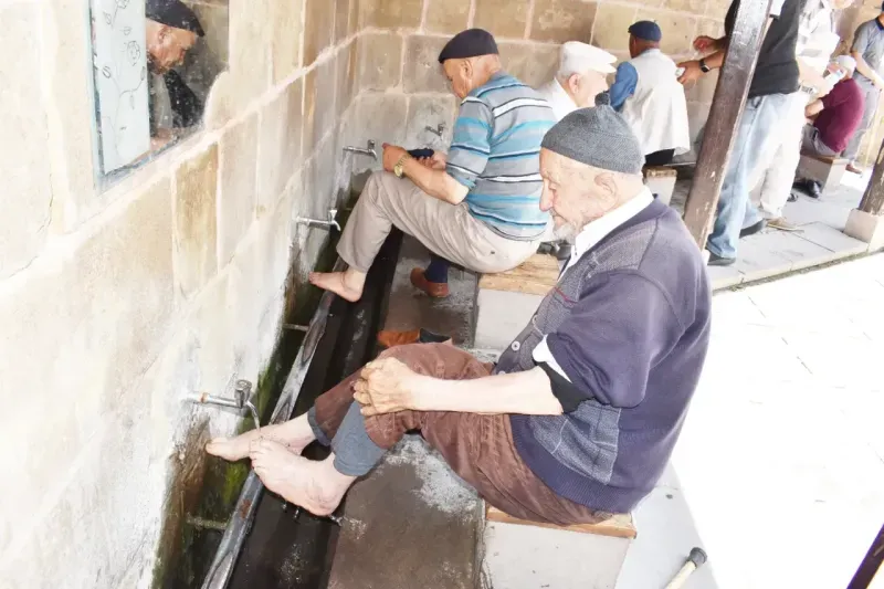 Yozgat Çapanoğlu Büyük Cami’nde 7’den 70’e Cuma Namazı! 6