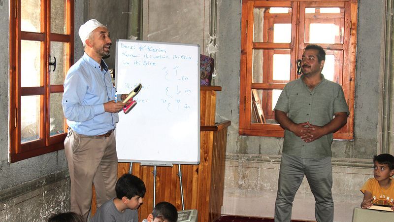 Yaz Kur’an Kursunda 8 öğrenci Kur’an-ı Kerim’e geçti 3
