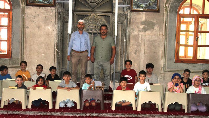 Yaz Kur’an Kursunda 8 öğrenci Kur’an-ı Kerim’e geçti 7