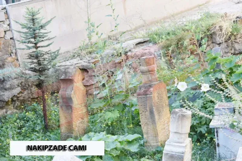 Yozgat Camilerinde Asırlık Mezarlar: Tarihin Sessiz Tanıkları! 7