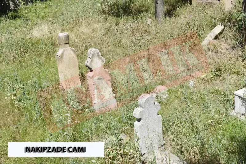 Yozgat Camilerinde Asırlık Mezarlar: Tarihin Sessiz Tanıkları! 8