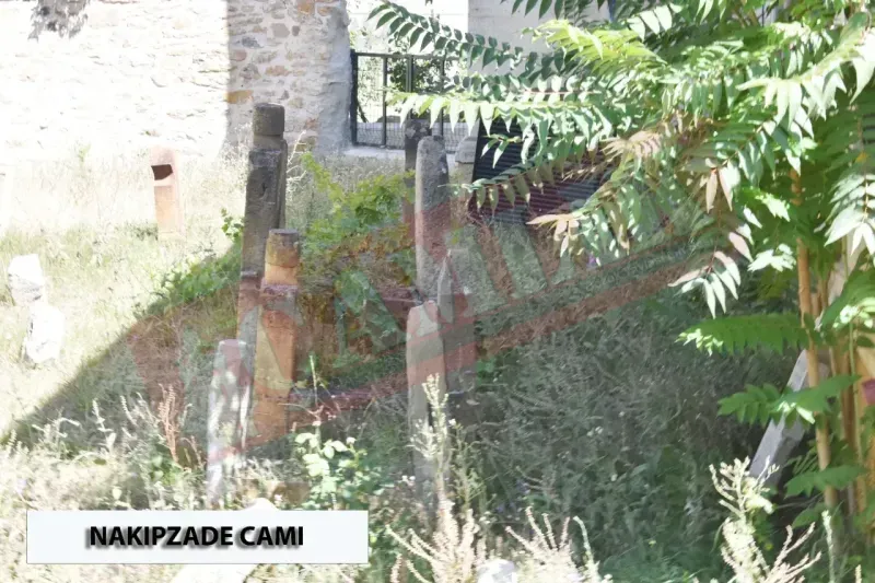 Yozgat Camilerinde Asırlık Mezarlar: Tarihin Sessiz Tanıkları! 9