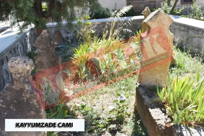 Yozgat Camilerinde Asırlık Mezarlar: Tarihin Sessiz Tanıkları! 5