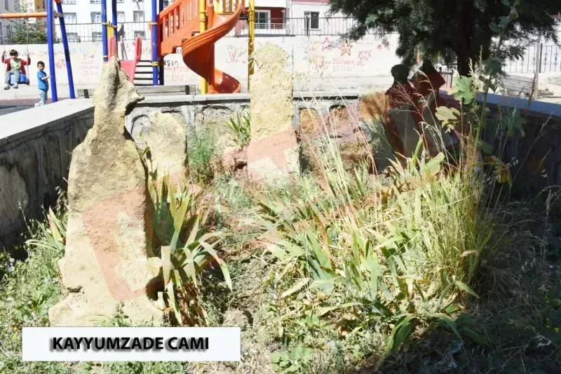 Yozgat Camilerinde Asırlık Mezarlar: Tarihin Sessiz Tanıkları! 6