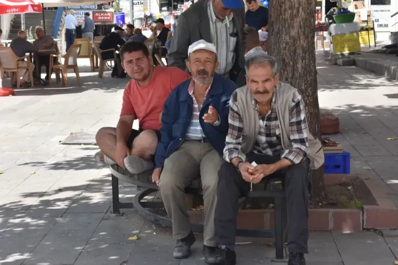 Yozgat'ın yaşlı meydanı: kimisi sabah namazında kimisi akşam serinliğinde geliyor! 12