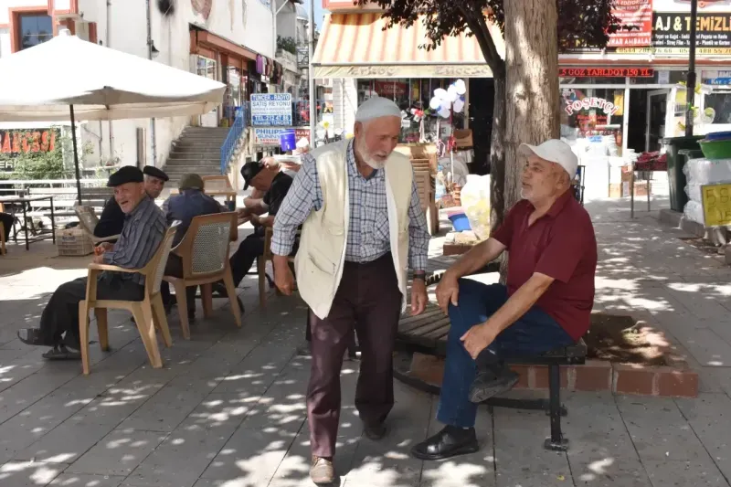 Yozgat'ın yaşlı meydanı: kimisi sabah namazında kimisi akşam serinliğinde geliyor! 14