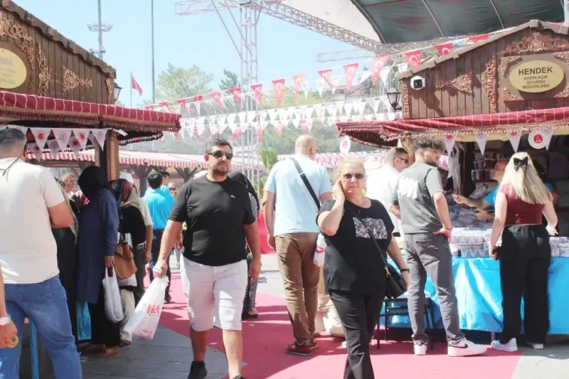 Yozgat’ta Ziyaretçilerini Ağırlamaya Devam Ediyor! El Emekleri Burada… 5