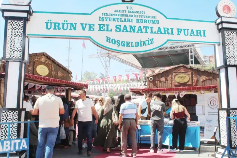 Yozgat’ta Ziyaretçilerini Ağırlamaya Devam Ediyor! El Emekleri Burada… 6