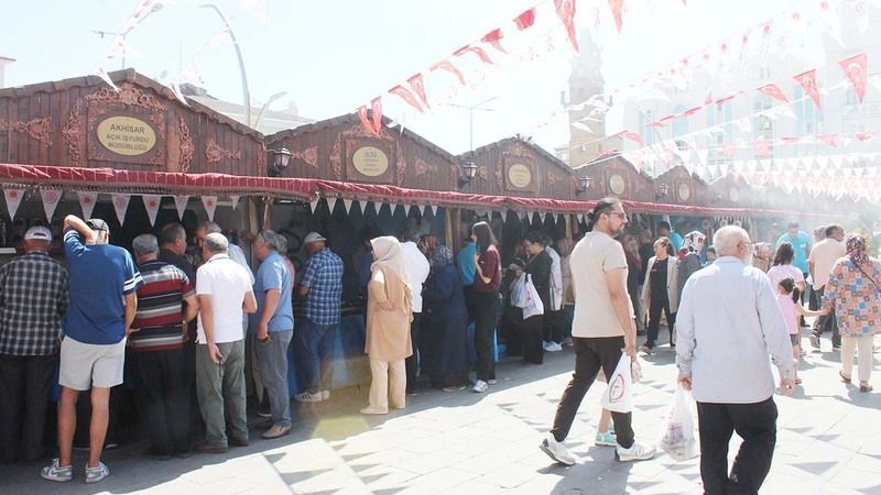 Yozgat’ta Ziyaretçilerini Ağırlamaya Devam Ediyor! El Emekleri Burada… 7
