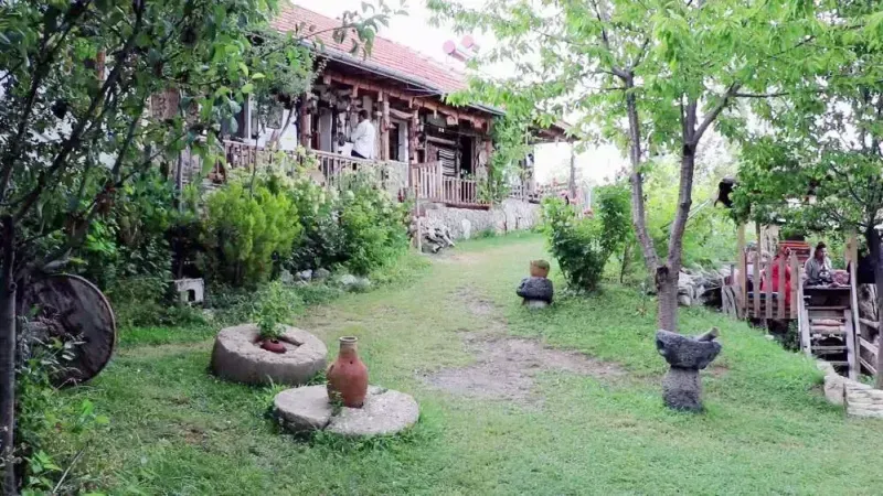 Yozgat'ın 10 Yıllık Efsanevi Koleksiyonu: Bu Gizli Antika Cennetini Keşfedenler Hayran Kalmadan Ayrılamıyor! 11