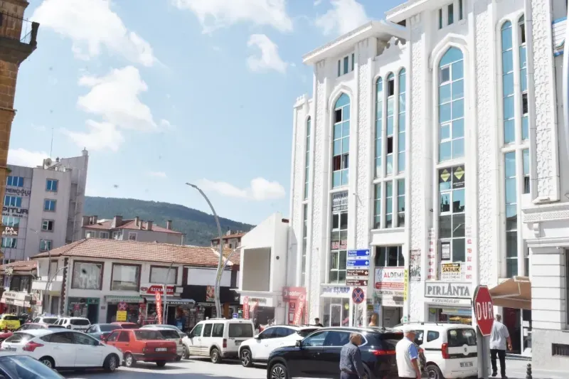 Yozgat’ın Merkezinde Estetik Bir Dönüşüm: AK Meydan! 8
