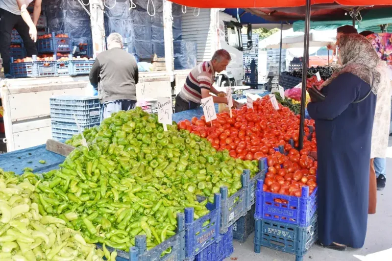 Yozgat’ta Haftalık Salı Pazarı Yazın Son Demlerini Yaşıyor! 6
