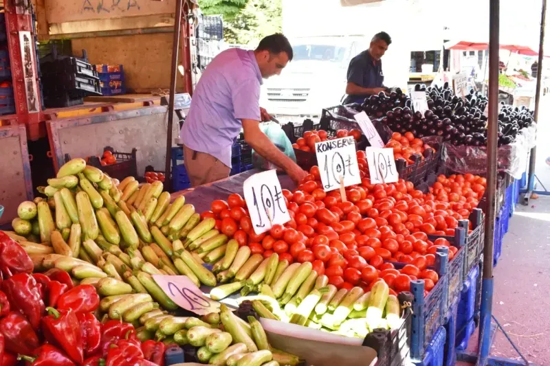 Yozgat’ta Haftalık Salı Pazarı Yazın Son Demlerini Yaşıyor! 8