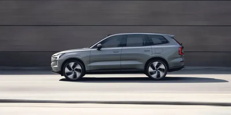 Volvo XC90 Yenilendi! Sürüş Tutkunlarının Hayallerini Gerçeğe Dönüştüren Teknolojik Başkaldırı Başlıyor! 4