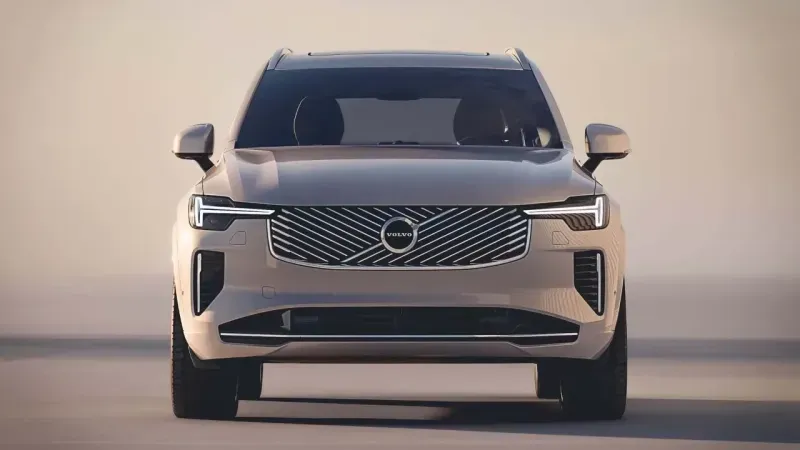 Volvo XC90 Yenilendi! Sürüş Tutkunlarının Hayallerini Gerçeğe Dönüştüren Teknolojik Başkaldırı Başlıyor! 8