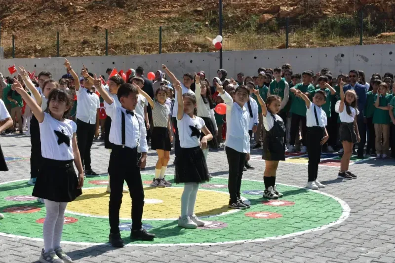 Yozgat’ta 65 Bin Öğrenci İçin Ders Zili Çaldı: Okullarda Coşku Başladı! 10