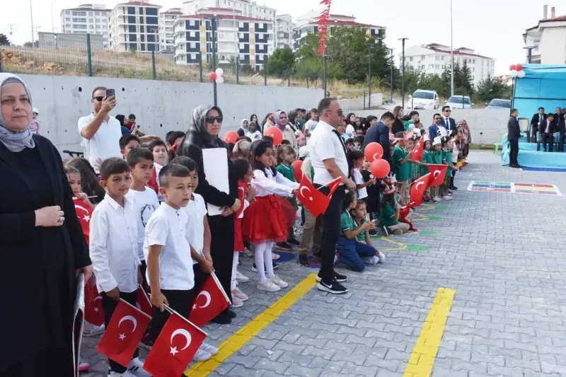 Yozgat’ta 65 Bin Öğrenci İçin Ders Zili Çaldı: Okullarda Coşku Başladı! 3