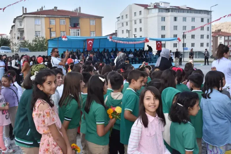 Yozgat’ta 65 Bin Öğrenci İçin Ders Zili Çaldı: Okullarda Coşku Başladı! 4