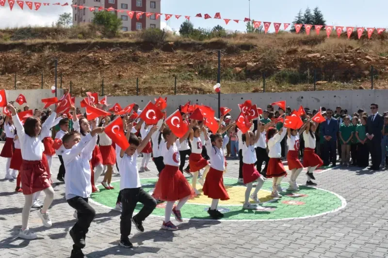 Yozgat’ta 65 Bin Öğrenci İçin Ders Zili Çaldı: Okullarda Coşku Başladı! 7