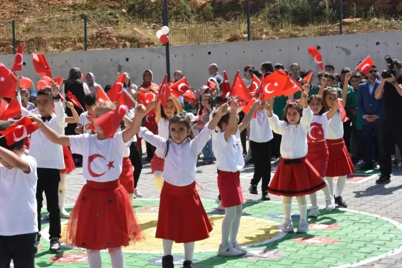 Yozgat’ta 65 Bin Öğrenci İçin Ders Zili Çaldı: Okullarda Coşku Başladı! 8