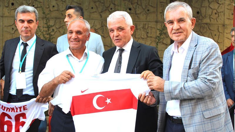 Ankara'daki Yozgatlılar'dan futbol esintisi! Mamak Belediyesi Stadyumunda turnuva öncesi kokteyl 16