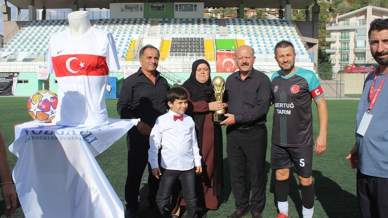 Ankara'daki Yozgatlılar'dan futbol esintisi! Mamak Belediyesi Stadyumunda turnuva öncesi kokteyl 6