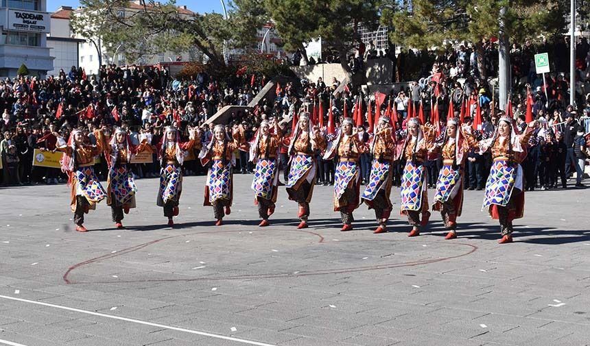 Cumhuriyet Meydanı'nda Tarihi Kalabalık: Yozgat'ta 29 Ekim Coşkusu! 9