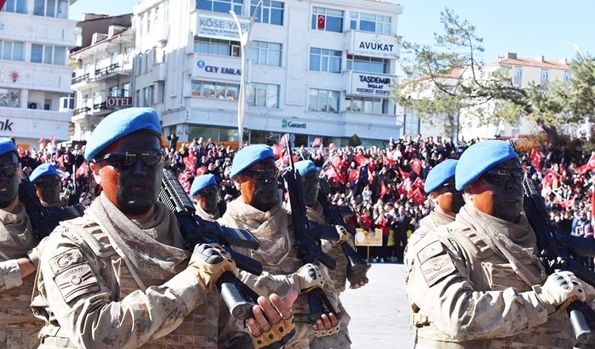 Cumhuriyet Meydanı'nda Tarihi Kalabalık: Yozgat'ta 29 Ekim Coşkusu! 7