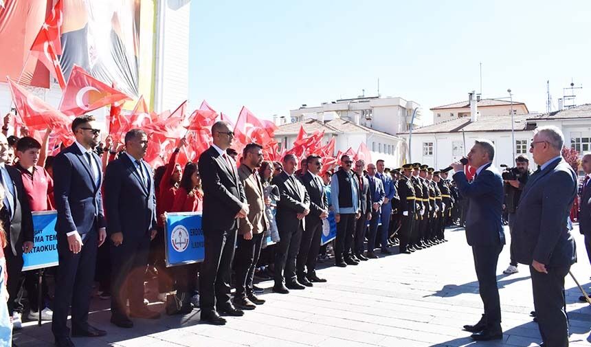 Cumhuriyet Meydanı'nda Tarihi Kalabalık: Yozgat'ta 29 Ekim Coşkusu! 5