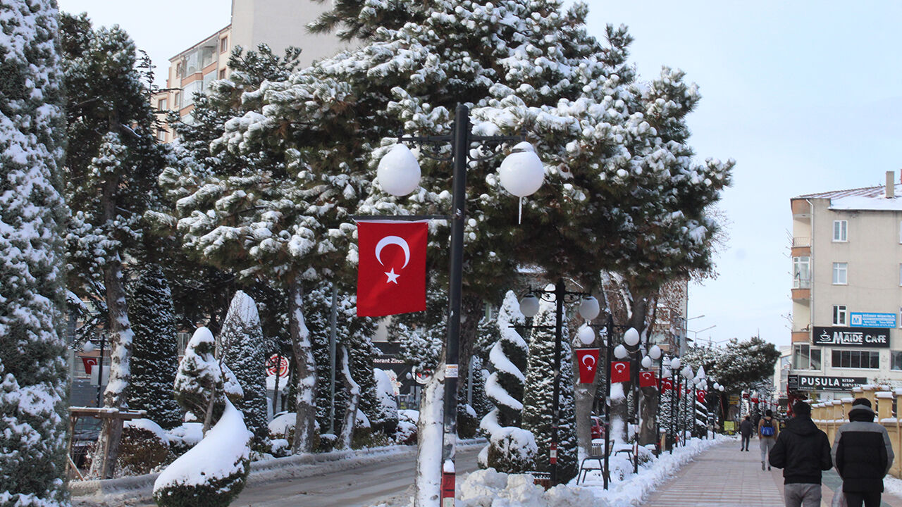 Yozgat’ta kar bu caddeye çok yakıştı! 4