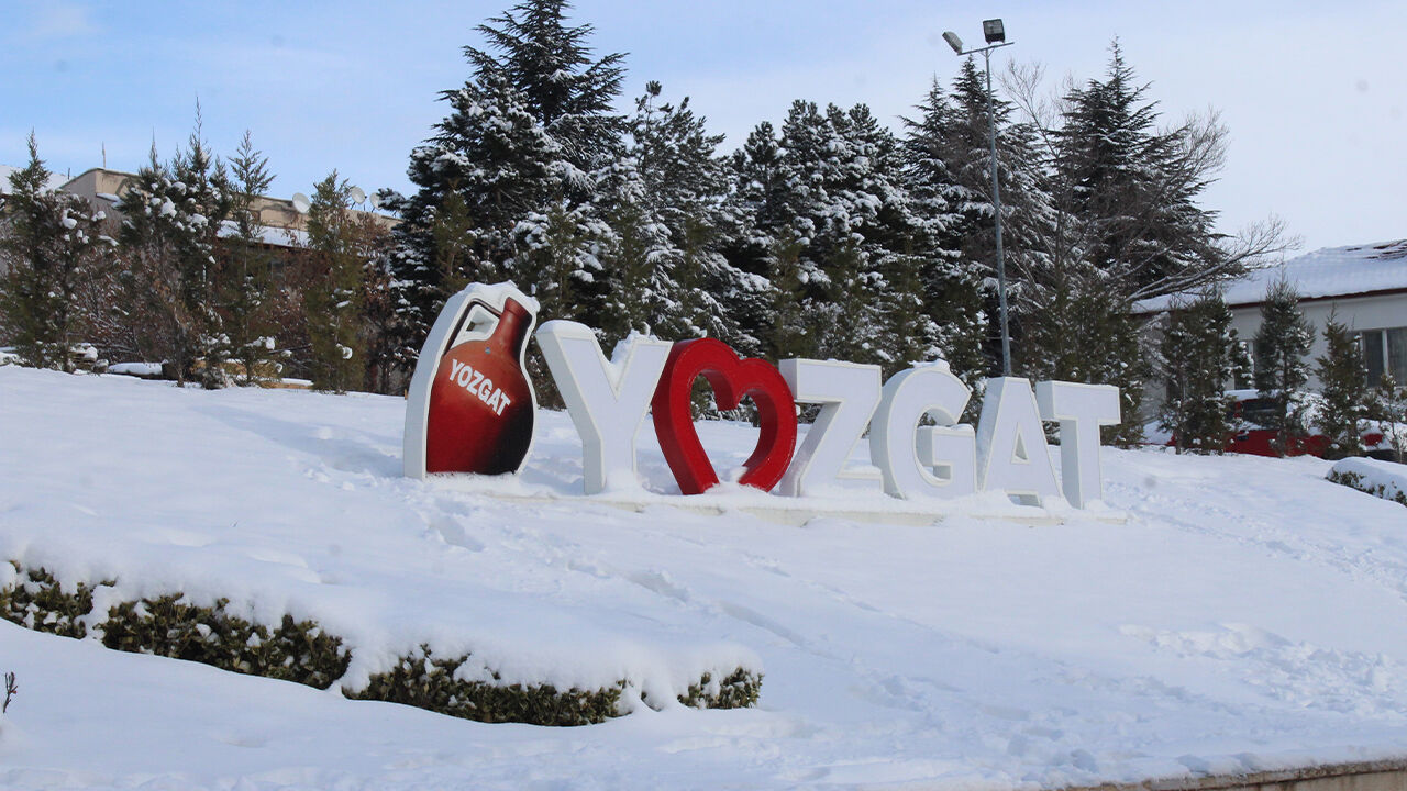 Yozgat’ta kar bu caddeye çok yakıştı! 3