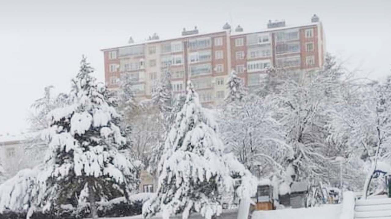 Yozgat’ın Kar Altındaki Büyüleyici Manzaraları Gün Batımıyla Zenginleşti! 2