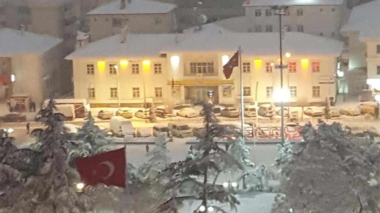 Yozgat’ın Kar Altındaki Büyüleyici Manzaraları Gün Batımıyla Zenginleşti! 3