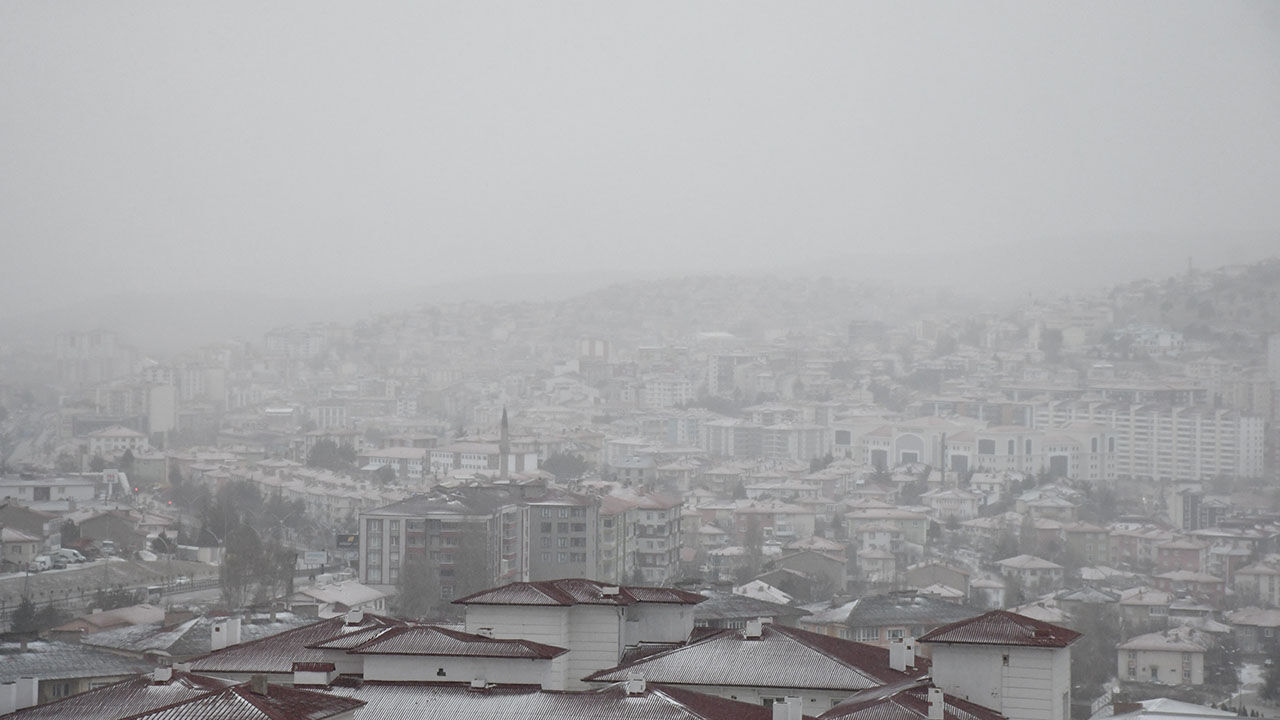 Yozgat’ta Beklenen Kar Yağışı Başladı 6