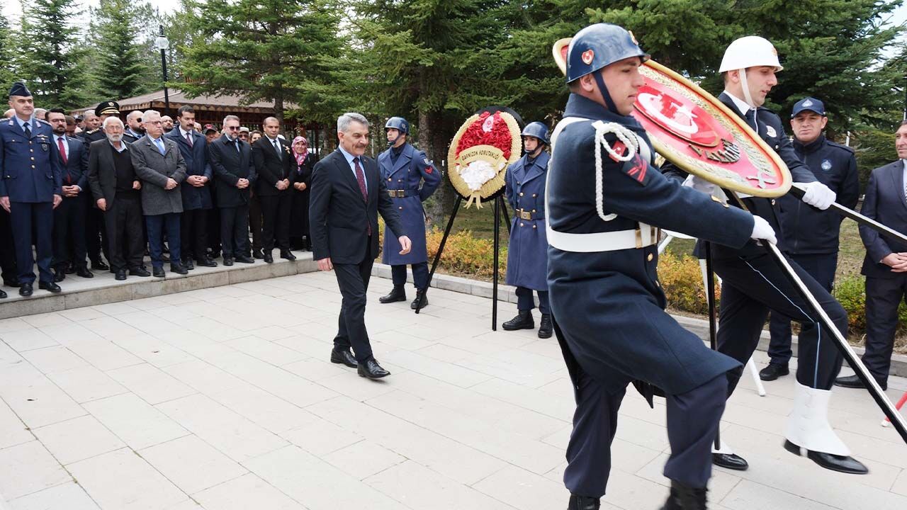 Yozgat’ta Çanakkale Zaferi'nin 110. Yıl Dönümünde Şehitler Anıtı'na Çelenk Sunuldu! 2