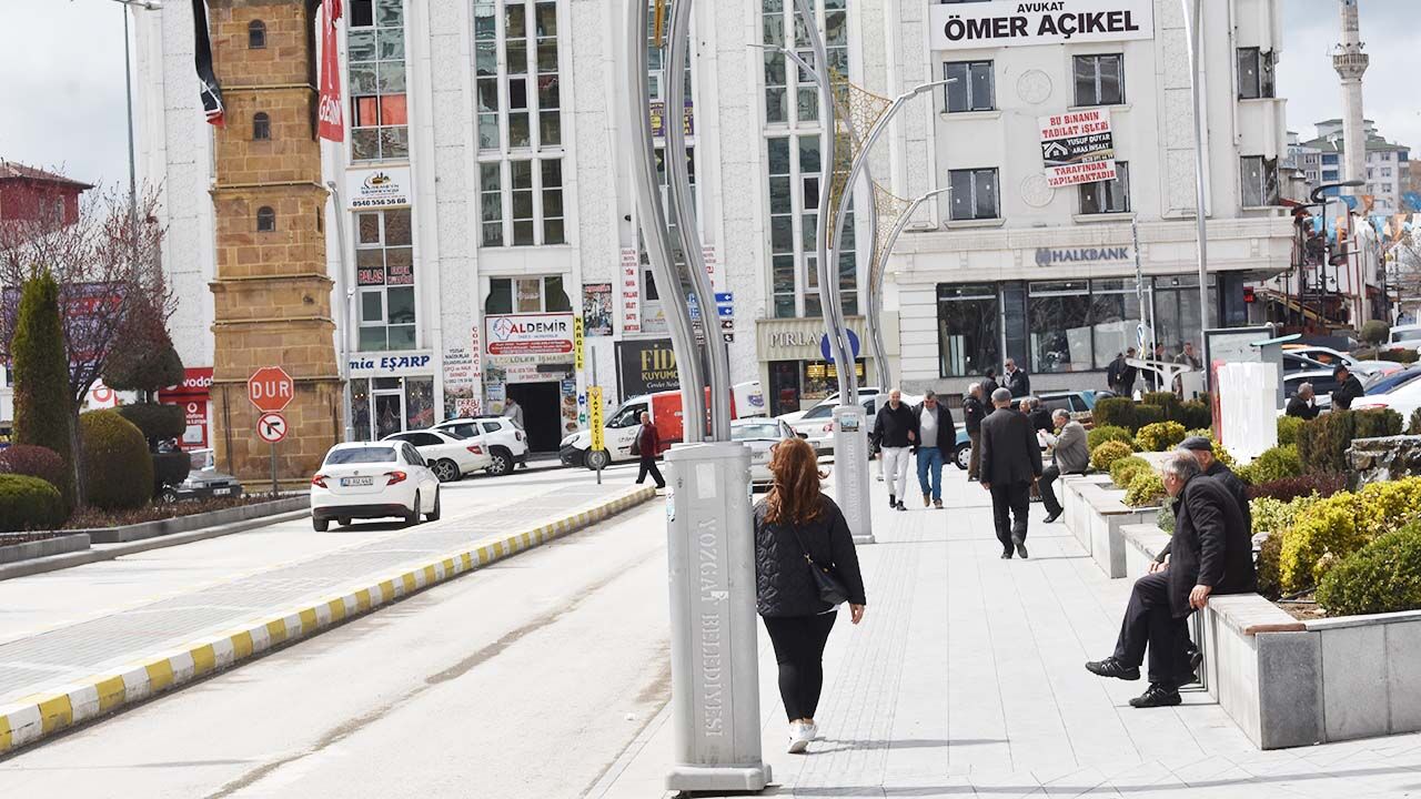 Yozgat Meydanından Zamanı Sayanlar: Tarihi Kulenin Gölgesinde Geçen Ömür! 5