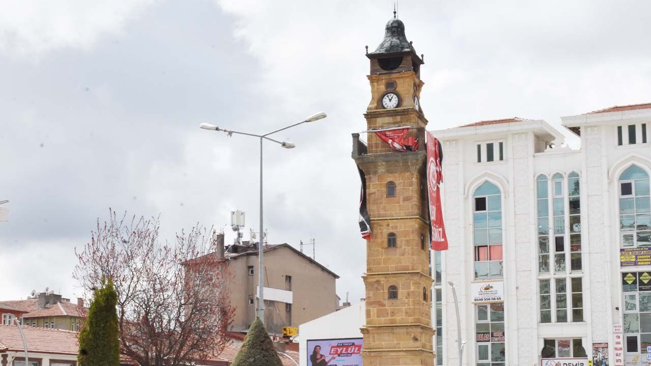 Yozgat Meydanından Zamanı Sayanlar: Tarihi Kulenin Gölgesinde Geçen Ömür! 2
