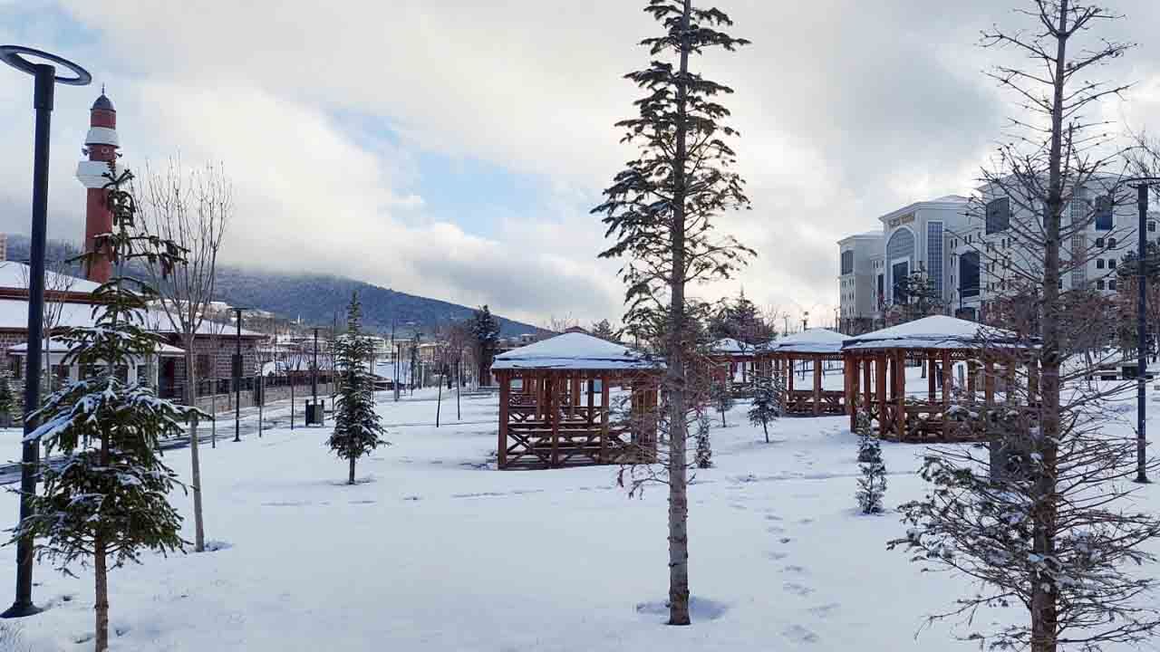 Nisan Ortasında Beyaz Şehir: Yozgat’ta Tarihi Soğuk ve Kar 3