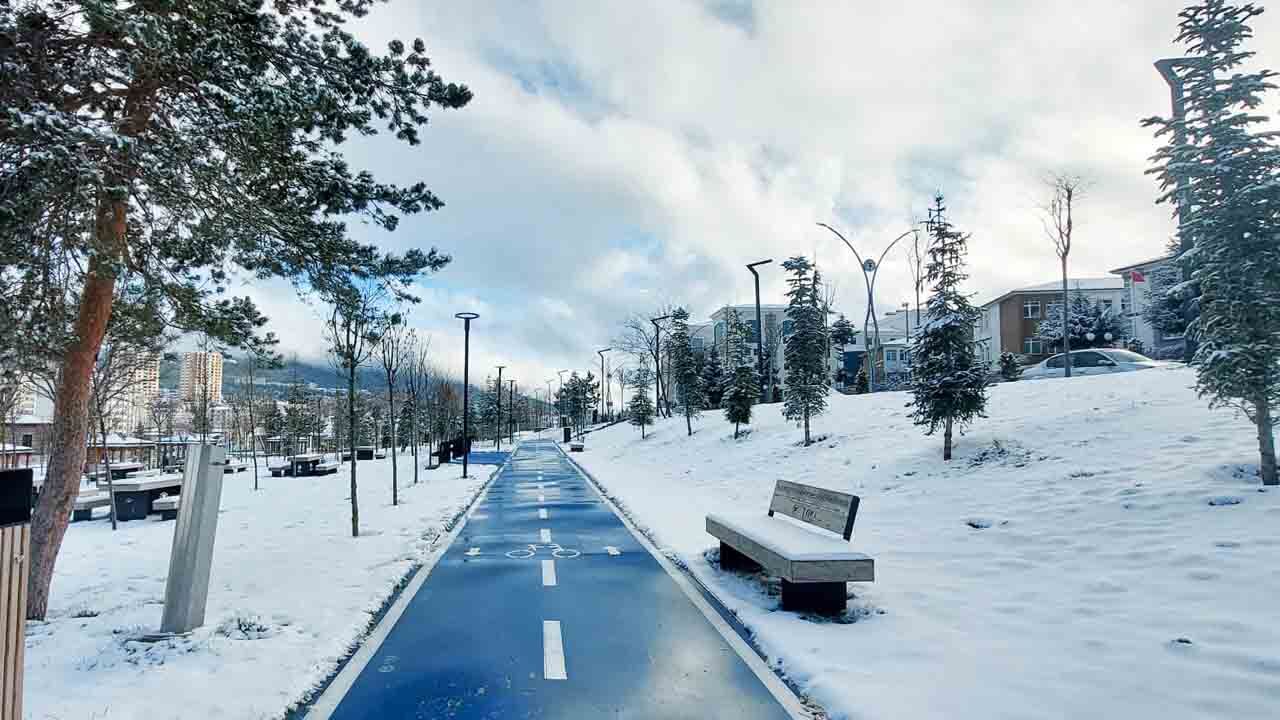 Nisan Ortasında Beyaz Şehir: Yozgat’ta Tarihi Soğuk ve Kar 2