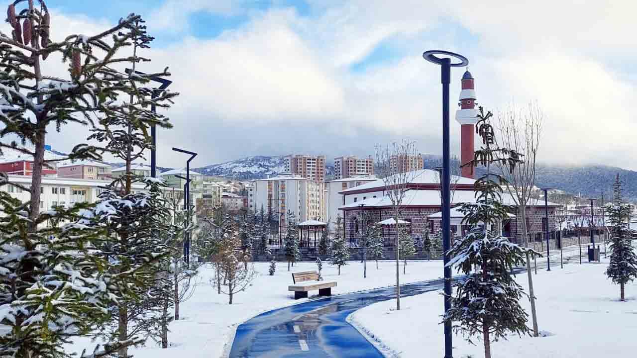 Nisan Ortasında Beyaz Şehir: Yozgat’ta Tarihi Soğuk ve Kar 7