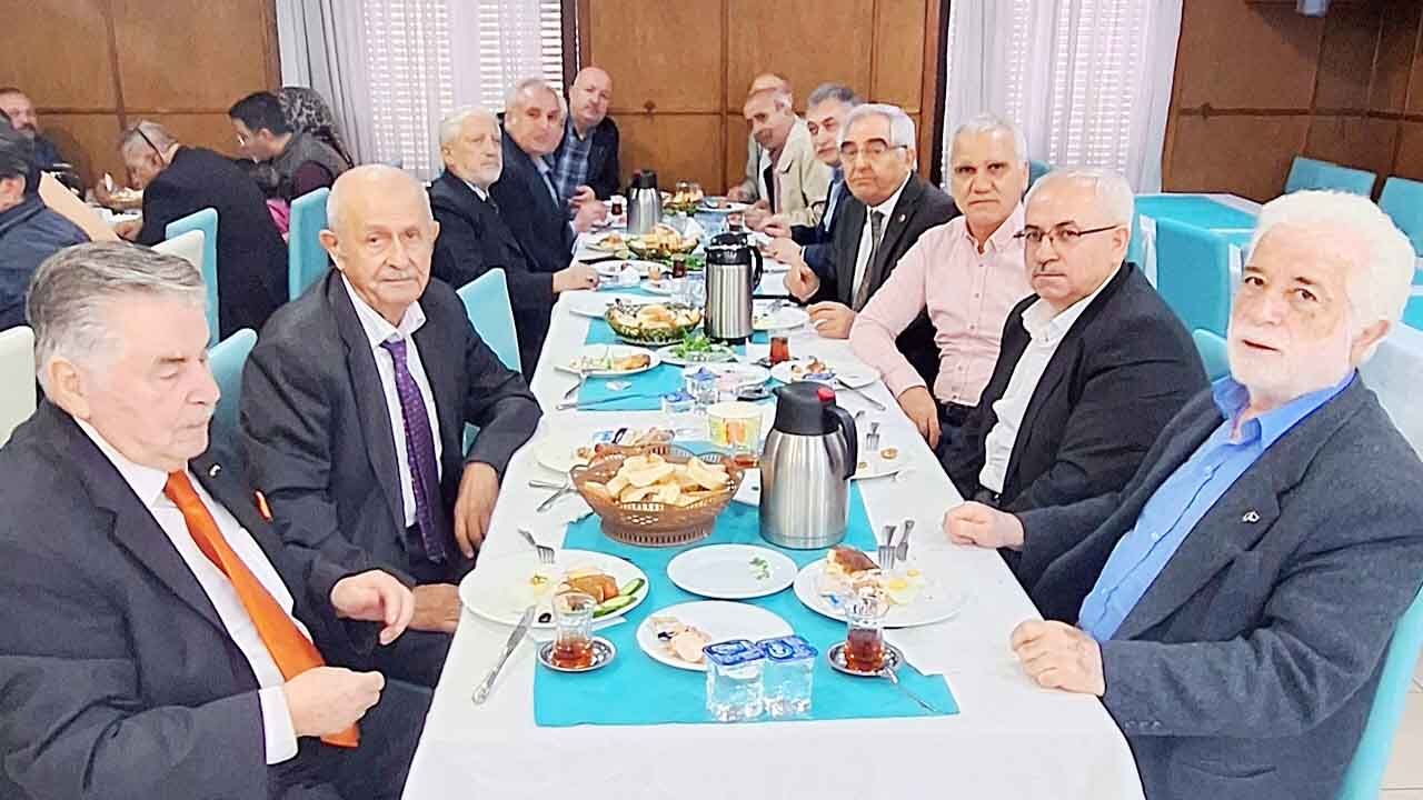 Sorgunlular Kahvaltıda Buluştu: Kitaplar, Sohbetler ve Yozgatlılık! 4