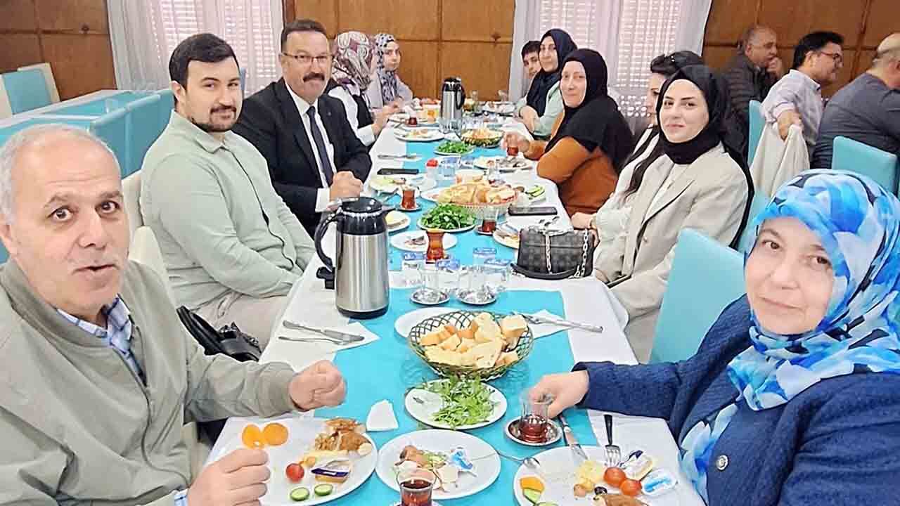 Sorgunlular Kahvaltıda Buluştu: Kitaplar, Sohbetler ve Yozgatlılık! 14