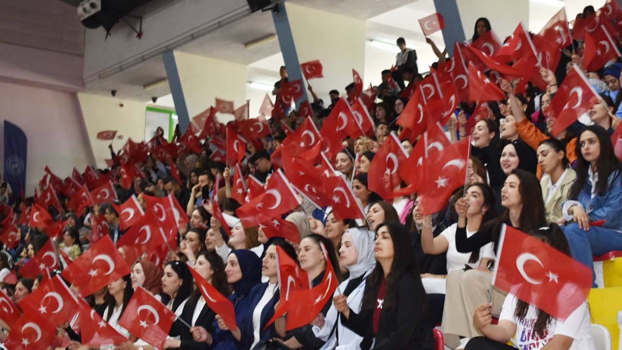 Yozgat’ta 19 Mayıs Coşkusu Er Meydanına Taşındı! 5