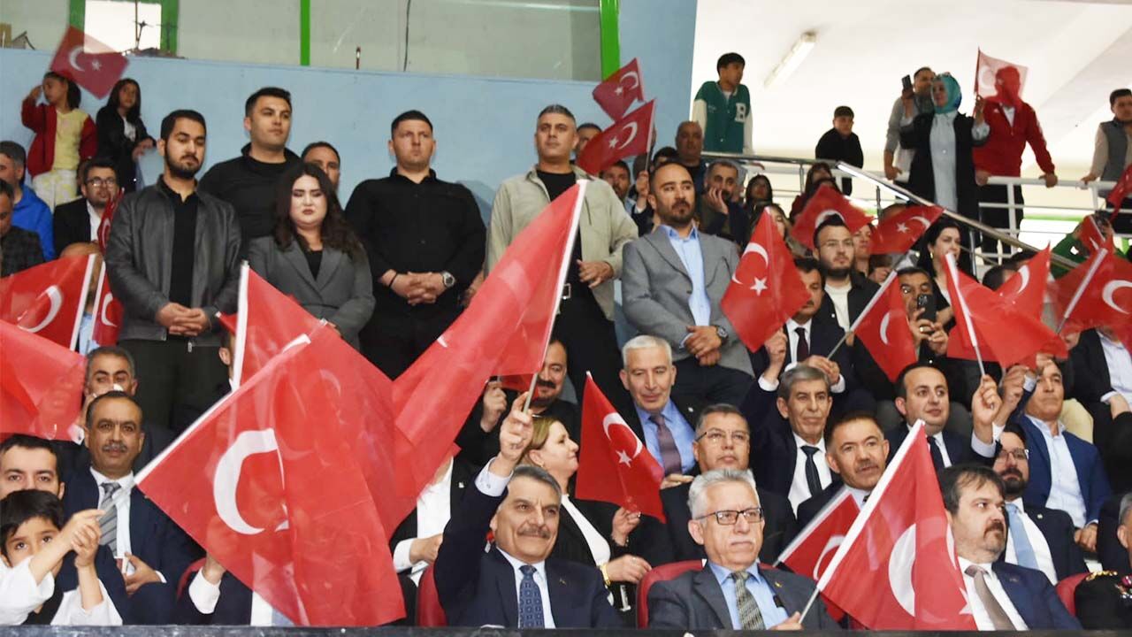 Yozgat’ta 19 Mayıs Coşkusu Er Meydanına Taşındı! 7