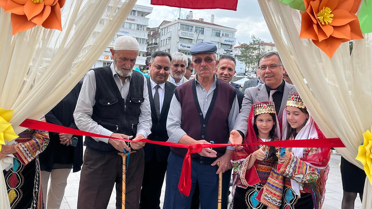 Halk Eğitim Kursiyerlerinden Sanat Şöleni 1