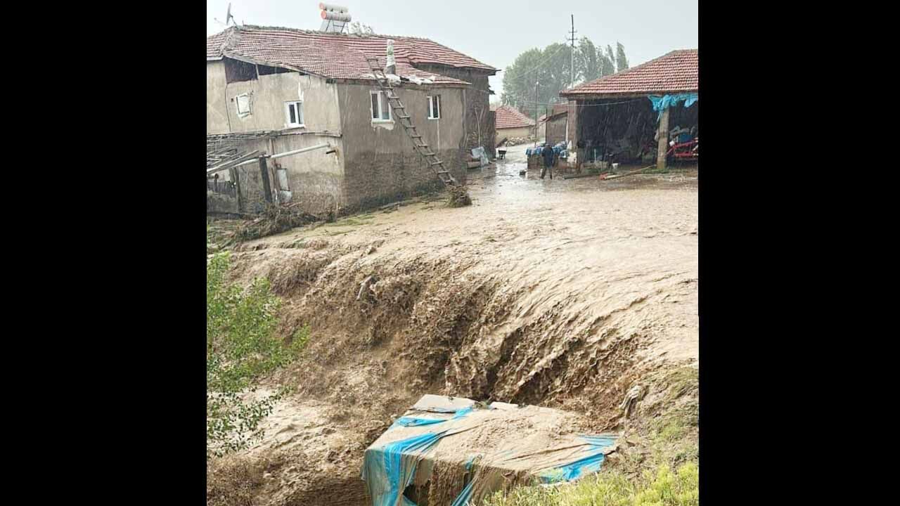 Yozgat ve 6 İlçesinde Sel ve Dolu Felaketi: Tarım Arazileri Zarar Gördü 13