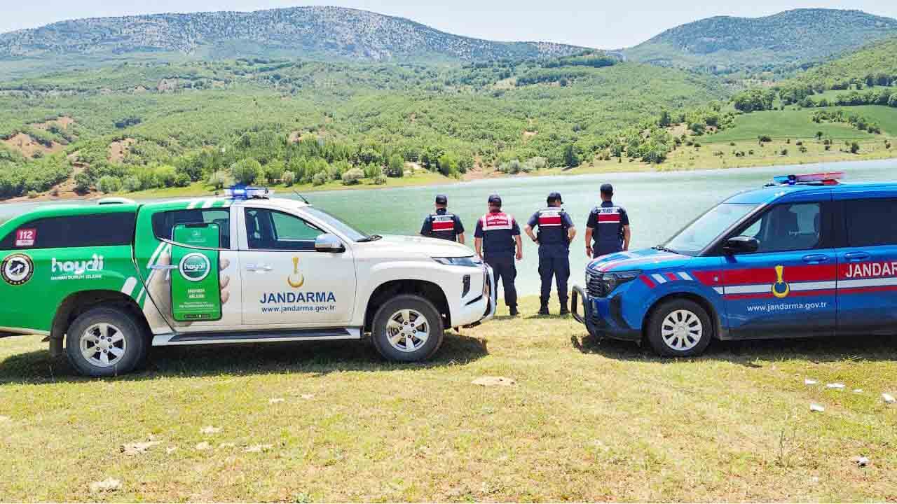 Yozgat Jandarması’ndan çevre harekatı: Gölette ölü domuz çıkarıldı, ormandaki çöpler temizlendi 2