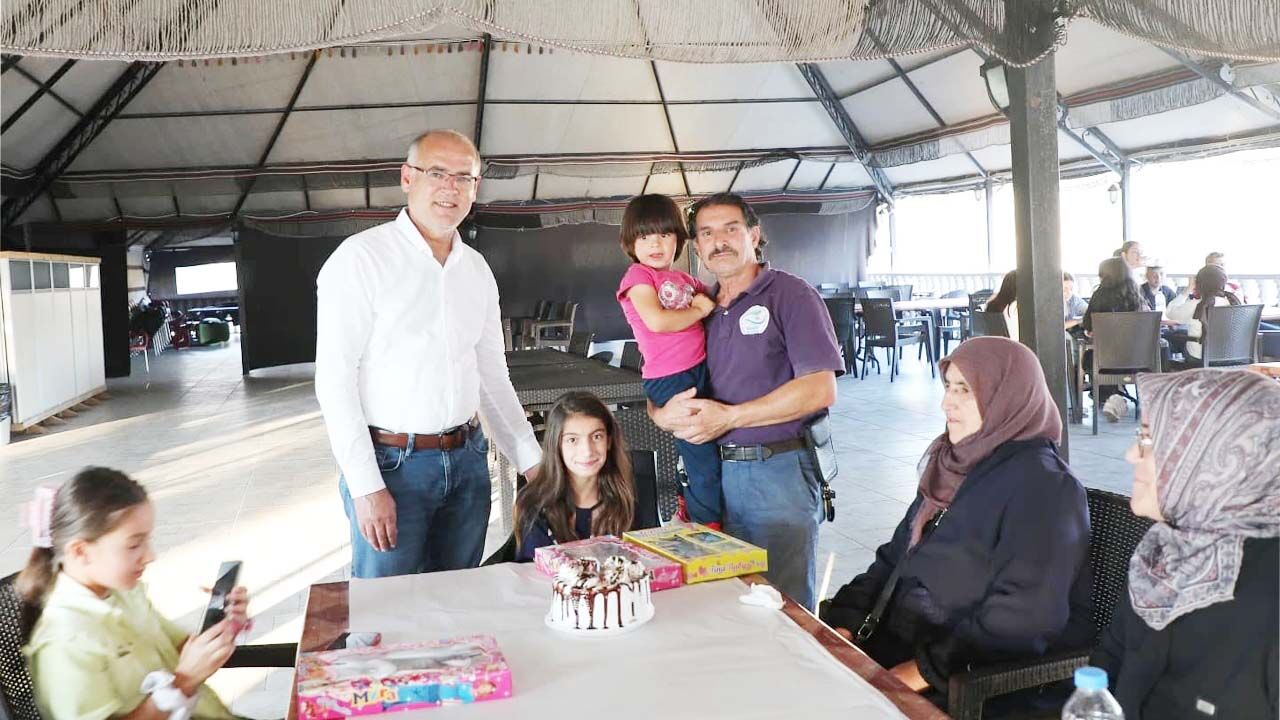 Çekerek’in Gülen Başkanı: Çocuklarla Bakın Ne Yaptı? 2