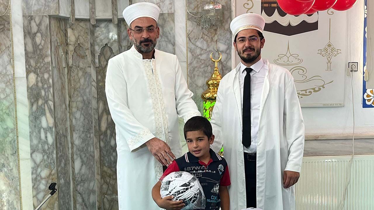 Minik Yüreklerin Kur’an Sevinci Söbeçimen’de Taçlandı! 3