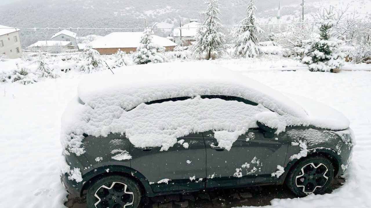 Yozgat’ta mevsimin ilk karı: yüksekler beyaza büründü! Kar en çok o ilçede etkili oldu 1
